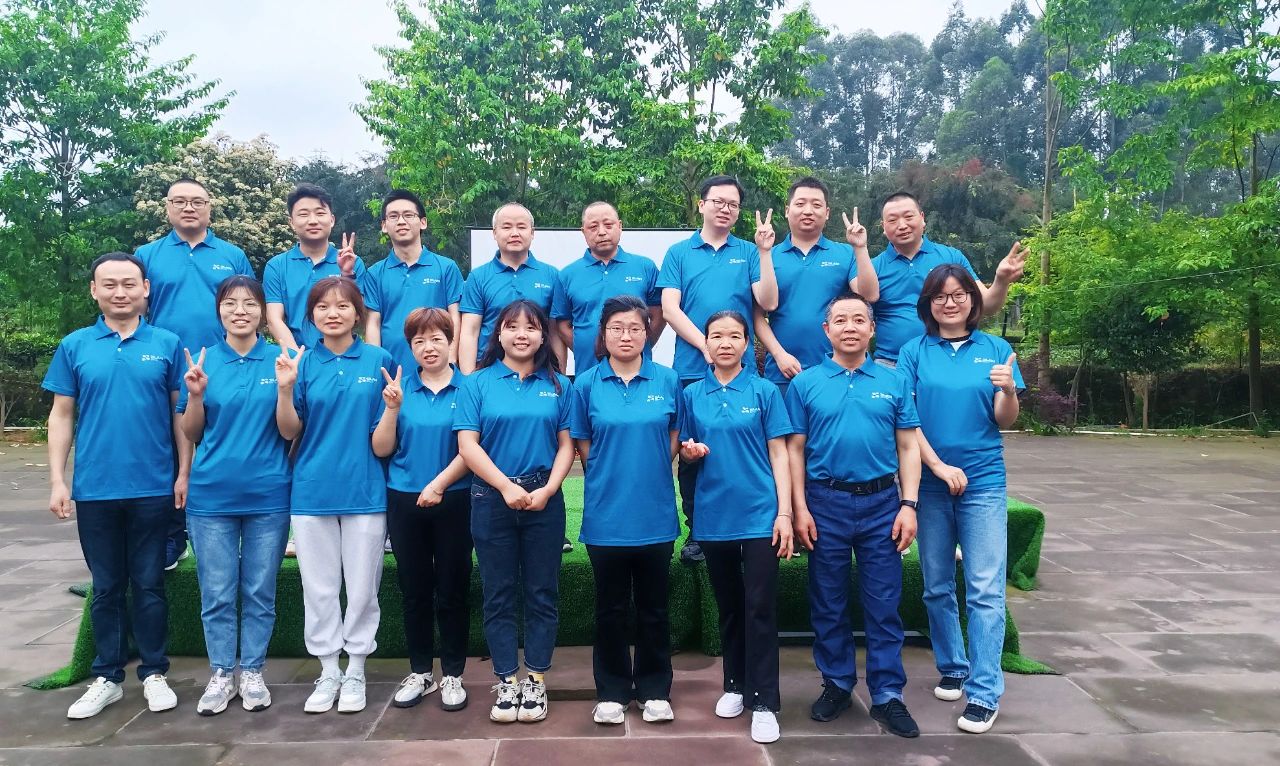 思來(lái)團建日 | 我們各自攀登，于更高處相逢！